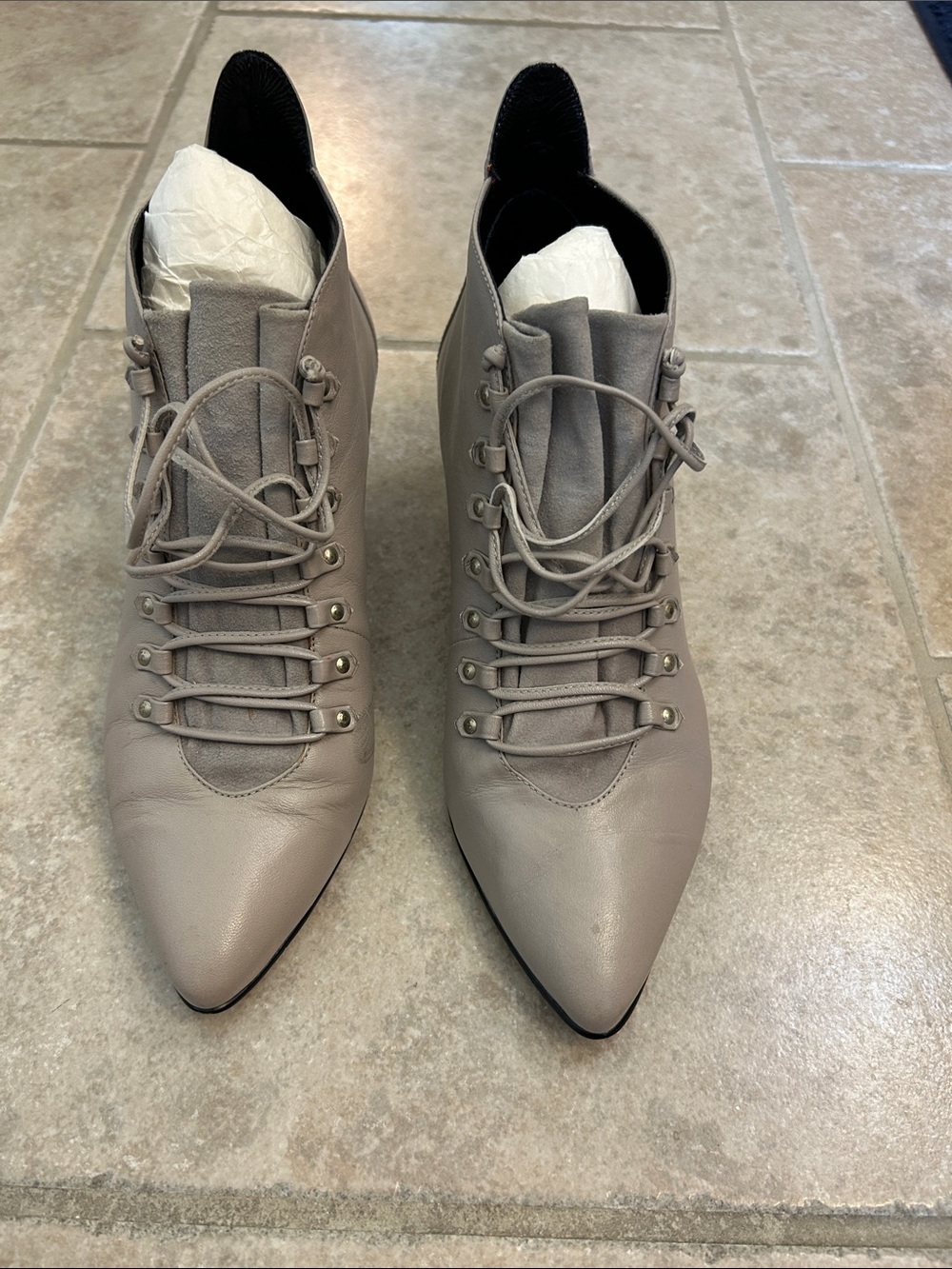 Pointed Toe Lace-Up Ankle Boots — Gray